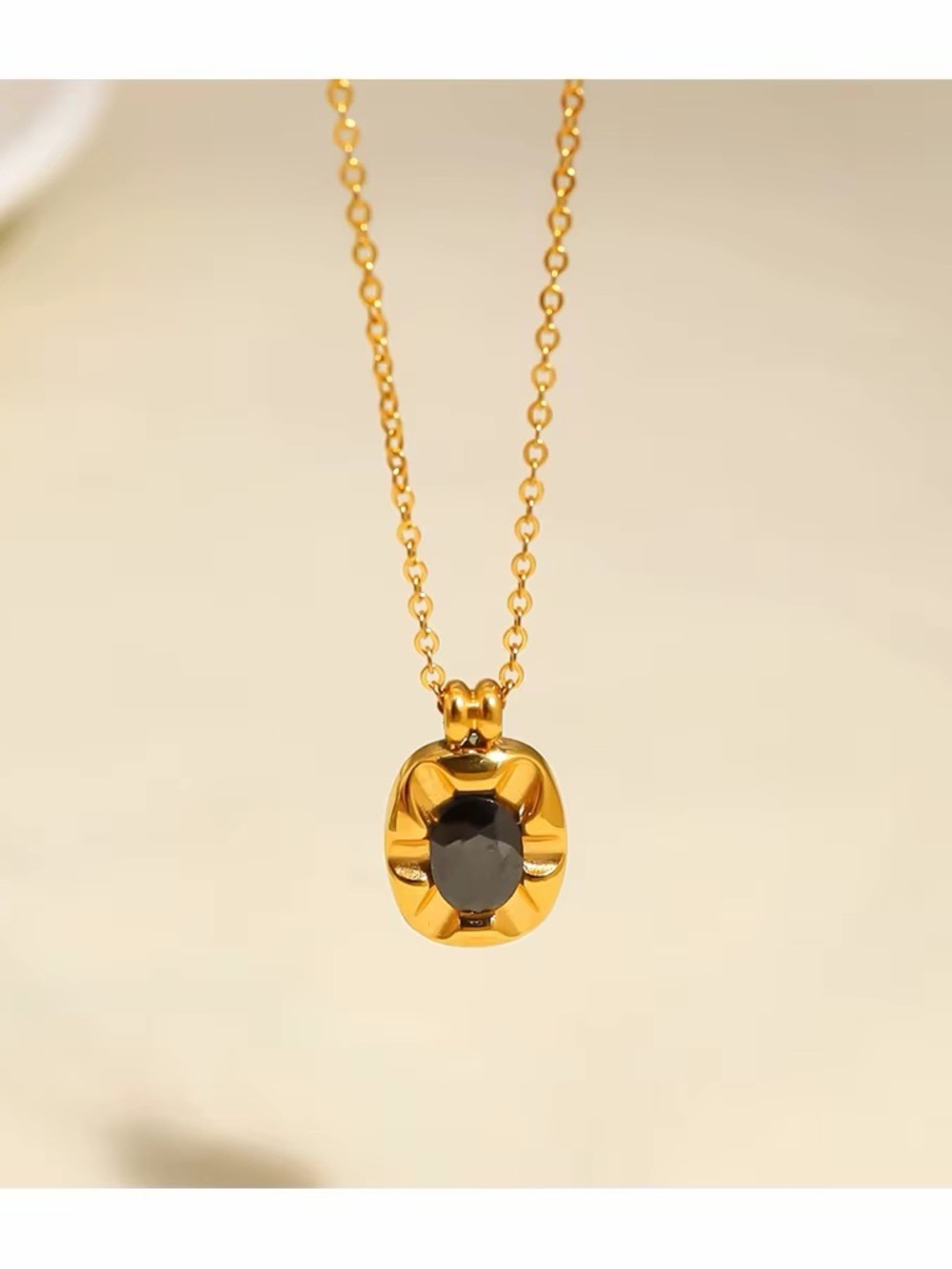 18K Gold Plated Vintage-Inspired Oval Black Stone Pendant Necklace - Picture 5 of 12
